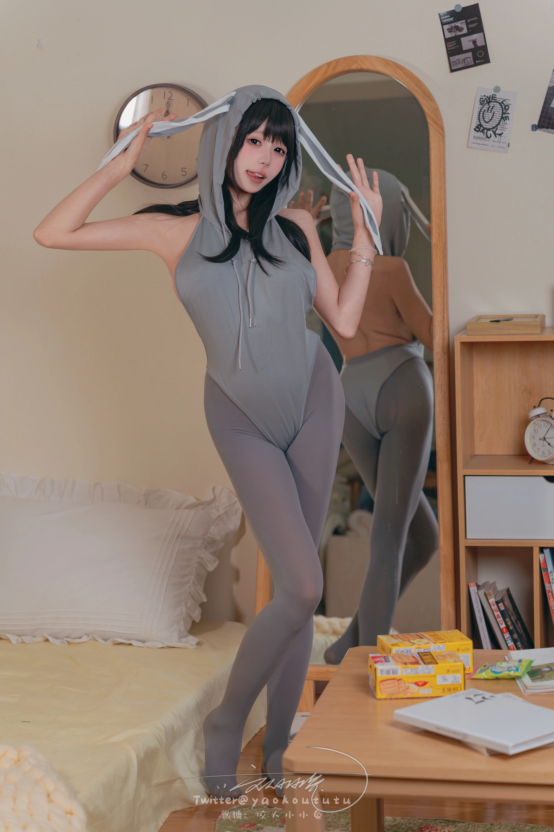 咬一口兔娘(黏黏团子兔) – NO.115 23.12月 小灰兔 0